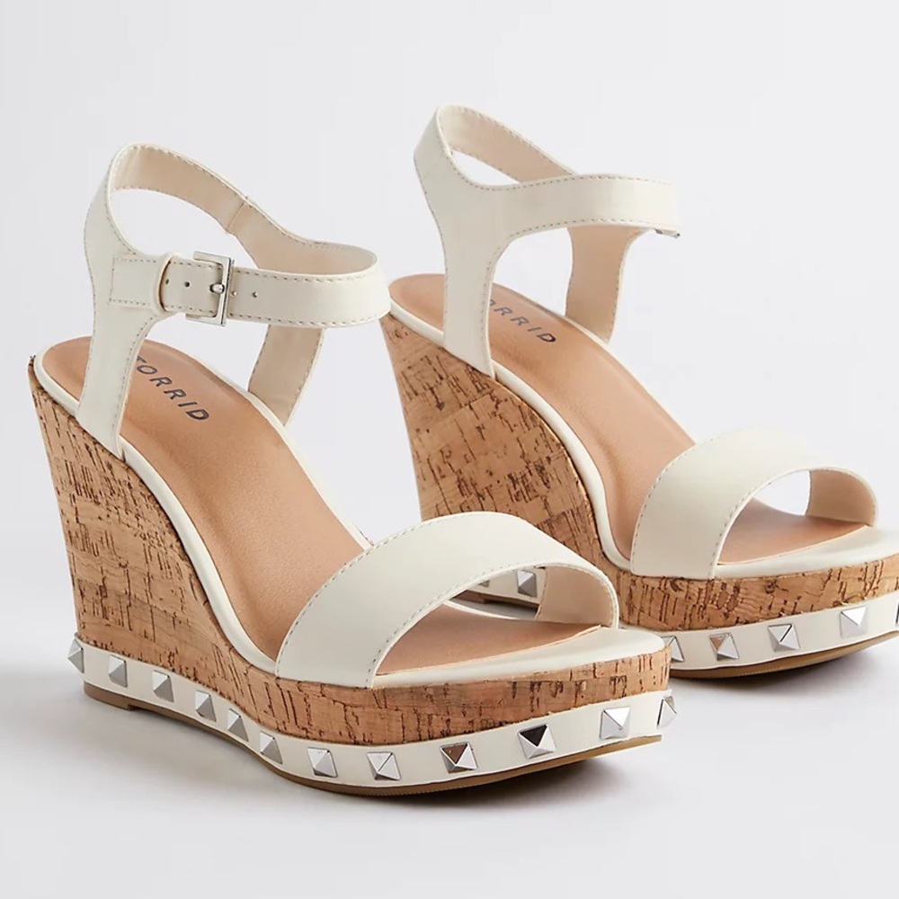 TORRID STUDDED PLATFORM CORK WEDGE Size 7
